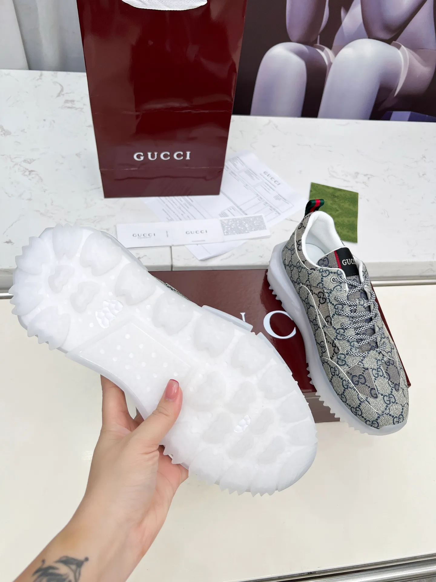 Factory direct sales p560🐘🐘women's shoes women's clothing ❤️‍🔥❤️‍🔥❤️‍🔥Gucci series 2.0 sports shoes are made with heavy investment❤️‍🔥❤️‍🔥❤️‍🔥Renewed interpretation of the brand's iconic striped webbing elements😍😍When retro genes collide with futuristic design🎊🎊This new pair of Gucci shoes directly reaches the trend threshold💥 ✔️Caron color contrast + classic stripes, GG reflective piping, visual impact, and comes with high-light filter when out on the street ✔️Multi-layer structure of different materials, mesh breathability, leather shaping, outsole EVA foam and TPU combination😍😍😍Fashion and practicality online ✔️Details of double G midsole + iconic double G lock shoelaces, retro DNA is crazy and restless, and every step is based on the trendy aesthetic❤️❤���❤️❤️ Matching code: male 39-44